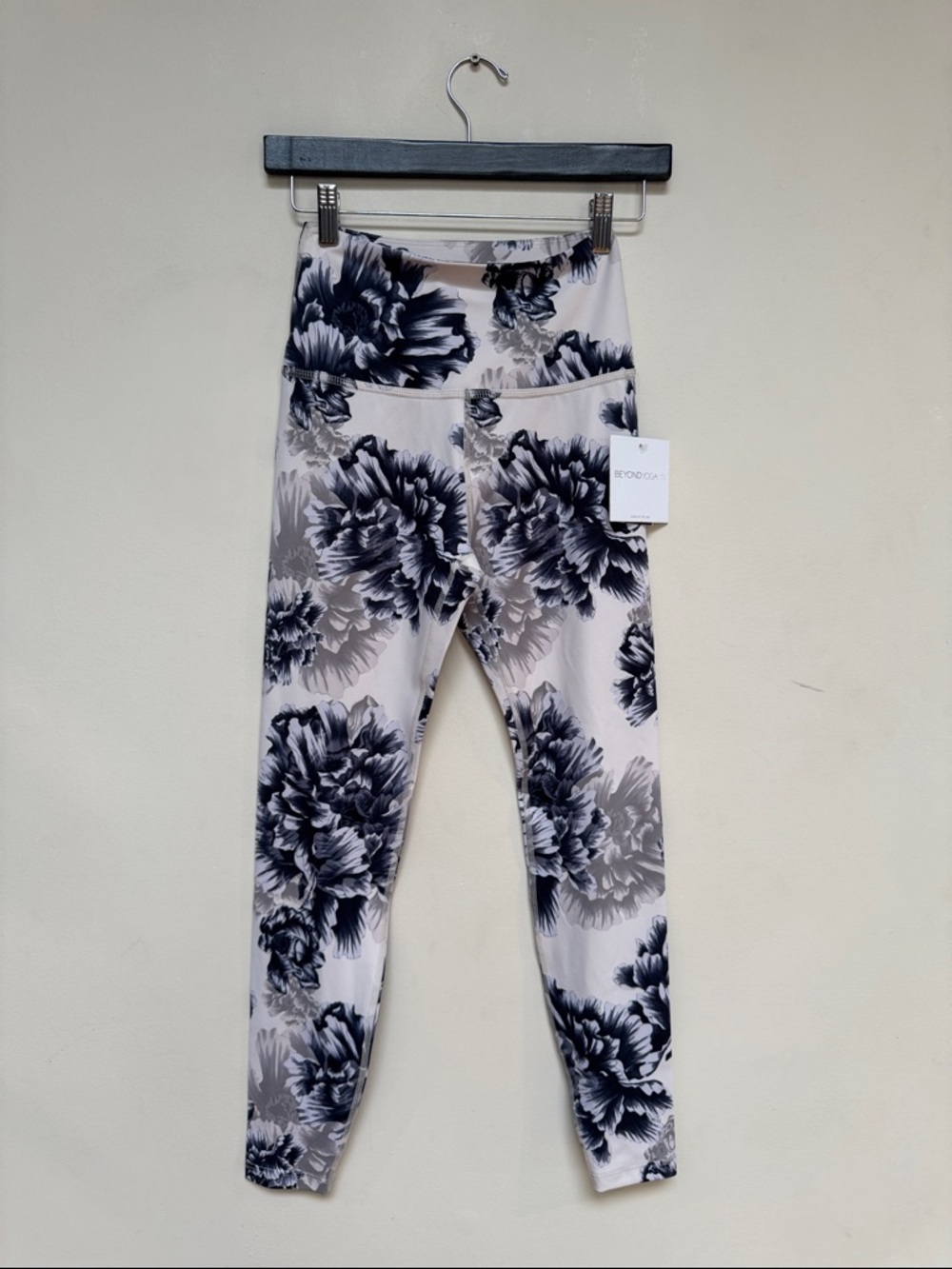 Beyond Yoga Floral High-Waist Leggings in Black & White